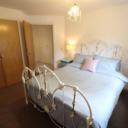 3 Bedroom Flat 10 Mins Walk To Bay And City Center Free Parking Cardiff Zewnętrze zdjęcie